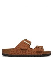 Birkenstock Klapki Arizona 1031926 Brązowy. Brązowe klapki damskie Birkenstock, bez wzorów, ze skóry, bez obcasa, bez zapięcia. Za 429.99 zł.