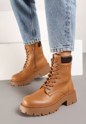 Brązowe Płaskie Botki Traperki Vices ze Sznurowaniem i Tłoczeniem Zeriana. Brązowe botki damskie Born2be, z jeansu, bez zapięcia. Za 159.99 zł.