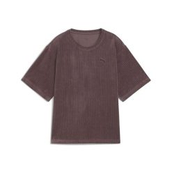 Damska koszulka Essentials Elevated Velour Rib o luźnym kroju PUMA Raisin Purple. Fioletowe bluzki damskie Puma, bez wzorów, sportowe, bez kołnierzyka, bez ramiączek. Za 129.00 zł.