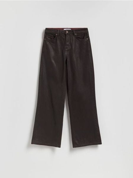 Woskowane jeansy wide leg - mahoniowy. Brązowe jeansy damskie Reserved, bez wzorów, z bawełny. Za 179.99 zł.