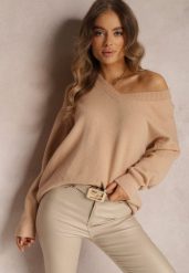 Jasnobeżowy Sweter z Wiskozy Oversize Conime. Brązowe swetry nierozpinane damskie Renee, uniwersalny, z aplikacjami, z jeansu, casualowe, bez kołnierzyka, bez ramiączek. Za 129.99 zł.