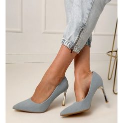 Jeansowe klasyczne czółenka na złotej szpilce niebieskie. Niebieskie czółenka damskie bez wzorów, z jeansu, eleganckie, bez obcasa, na szpilce, bez zapięcia. Za 78.89 zł.
