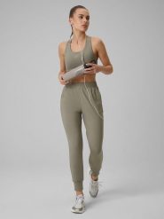 4F Spodnie treningowe szybkoschnące damskie - oliwkowe S. Brązowe spodnie dresowe damskie 4F, bez wzorów. Za 179.99 zł.