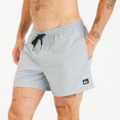 Spodenki surfingowe męskie Quiksilver Volley Volley Flex krótkie 15". Szare szorty męskie Quiksilver, bez wzorów, z elastanu, sportowe. Za 159.99 zł.