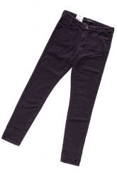 WRANGLER SKINNY PURPLE W28KPJ74F. Fioletowe spodnie materiałowe damskie Wrangler, z aplikacjami, z materiału. W wyprzedaży za 69.99 zł.