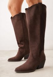 Brązowe Gładkie Kozaki Kowbojki z Imitacji Zamszu na Stożkowym Obcasie Karelia. Brązowe kozaki damskie Born2be, bez wzorów, bez obcasa, na obcasie, bez zapięcia. Za 199.99 zł.