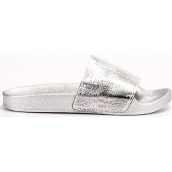 Small Swan szare Casualowe Klapki Damskie. Szare klapki damskie Small Swan, bez wzorów, z gumy, bez obcasa, na platformie, bez zapięcia. W wyprzedaży za 69.00 zł.
