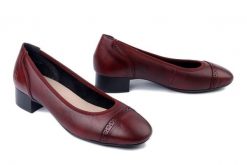 RIEKER 43450-35 red, czółenka damskie. Czerwone czółenka damskie Rieker, bez wzorów, bez obcasa, na obcasie, bez zapięcia. Za 329.90 zł.