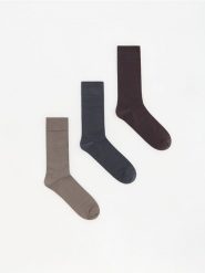 3 pack skarpet z bawełną merceryzowaną - brązowy. Brązowe skarpety męskie Reserved, bez wzorów, z bawełny. Za 69.99 zł.