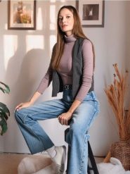Sweter z golfem - brązowy. Brązowe swetry nierozpinane damskie Sinsay, l, bez wzorów, bez kołnierzyka, bez ramiączek. W wyprzedaży za 13.99 zł.