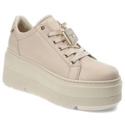 Beżowe Sneakersy Chebello Eleganckie Obuwie Damskie Z Broszką. Brązowe obuwie sportowe damskie CheBello, na wiosnę, z aplikacjami, ze skóry, bez zapięcia. Za 459.00 zł.