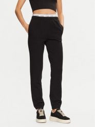 Guess Spodnie dresowe O5RB01 KCO31 Czarny Regular Fit. Czarne spodnie dresowe damskie Guess, z aplikacjami, z bawełny. Za 189.99 zł.
