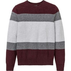 Sweter z bawełny z recylingu bonprix szaro-bordowy. Szare swetry męskie bonprix, m, bez wzorów, z bawełny, bez kołnierzyka, bez ramiączek. Za 44.99 zł.