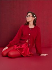 Sweter z ozdobnymi guzikami - pomarańczowy. Brązowe swetry nierozpinane damskie Sinsay, l, bez wzorów, bez kołnierzyka, bez ramiączek. Za 59.99 zł.