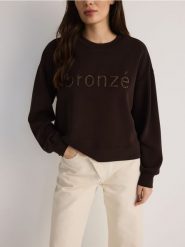 Bluza z haftem - ciemnobrązowy. Brązowe bluzy damskie Reserved, l, bez wzorów, z dzianiny, bez ramiączek, bez kaptura. W wyprzedaży za 59.99 zł.