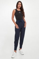 Spodnie dresowe damskie Aderire MM. Spodnie dresowe damskie MM, bez wzorów, z dresówki. Za 949.00 zł.