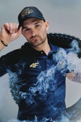 4F Koszulka polo regular uniseks 4F x Bartosz Zmarzlik - granatowa XXL. Niebieskie koszulki sportowe męskie 4F, m, bez wzorów, z bawełny, bez ramiączek. Za 129.99 zł.