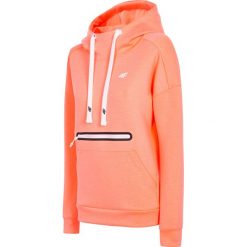 Bluza damska BLD007 - koral neon. Bluzy damskie 4F, bez wzorów, z dzianiny, bez ramiączek, z kapturem. W wyprzedaży za 99.99 zł.