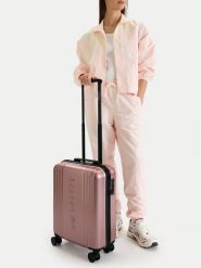 Reebok Walizka kabinowa CEO-RBK-030-S Różowy. Czerwone walizki damskie Reebok, bez wzorów, z tworzywa sztucznego. Za 279.99 zł.