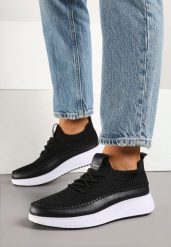 Czarne Buty Sportowe Sneakersy z Elastycznym Cholewkami Liovanya. Czarne obuwie sportowe damskie Born2be, z aplikacjami, z jeansu, bez zapięcia. Za 69.99 zł.