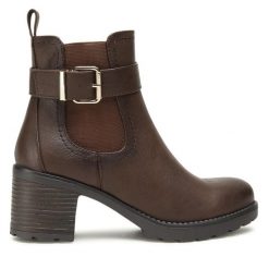 Botki Clara Barson. Brązowe botki damskie Clara Barson, bez wzorów, bez obcasa, na słupku, bez zapięcia. Za 127.99 zł.