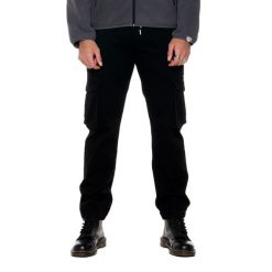 Spodnie dresowe na co dzień na siłownię. Czarne spodnie materiałowe męskie LEONE 1947 APPAREL, bez wzorów, z dresówki. W wyprzedaży za 164.19 zł.