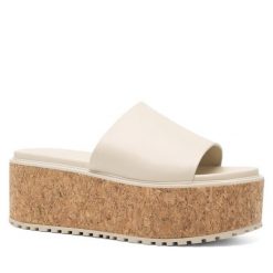 Klapki Lasocki. Brązowe klapki damskie Lasocki, bez wzorów, bez obcasa, bez zapięcia. Za 129.99 zł.