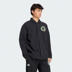 KURTKA MERCEDES - AMG PETRONAS FORMULA 1 TEAM LIGHTS ON. Czarne kurtki męskie Adidas, s, bez wzorów, z materiału, eleganckie, bez kaptura. Za 599.00 zł.