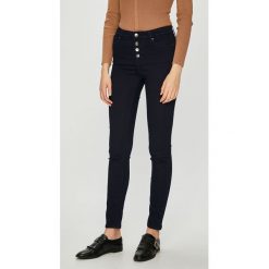 Armani Exchange - Jeansy. Niebieskie jeansy damskie Armani Exchange, bez wzorów, z bawełny. W wyprzedaży za 329.90 zł.