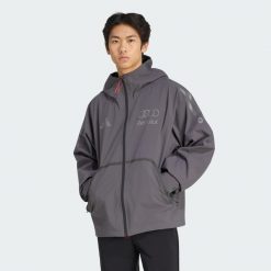 Kurtka Przeciwdeszczowa Audi Revolut F1 Team Engineers & Marketing. Fioletowe kurtki męskie Adidas, bez wzorów, bez kaptura. Za 799.00 zł.