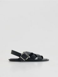 Skórzane sandały - czarny. Czarne sandały damskie Reserved, bez wzorów, ze skóry, bez obcasa, bez zapięcia. Za 149.99 zł.