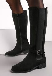 Czarne Kozaki Muszkieterki z Ozdobnym Paskiem z Klamerką Wosline. Czarne kozaki damskie Renee, bez wzorów, bez obcasa, na płaskiej podeszwie, bez zapięcia. Za 109.99 zł.