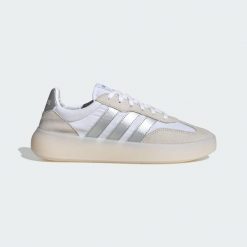 Buty Barreda Decode. Białe obuwie trekkingowe damskie Adidas, bez zapięcia. Za 369.00 zł.