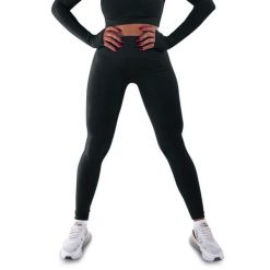 Techniczne legginsy z efektem push-up i idealną sylwetką. Czarne legginsy damskie R-EVENGE, bez wzorów, z elastanu. Za 195.88 zł.