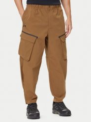 Under Armour Spodnie materiałowe Unstoppable 1388827 Brązowy Loose Fit. Brązowe spodnie materiałowe męskie Under Armour, bez wzorów, z materiału. Za 339.99 zł.