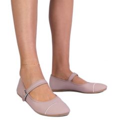 Różowe balerinki o matowym wykończeniu zapinane na sprzączkę. Czerwone balerinki damskie bez wzorów, ze skóry, eleganckie, z okrągłym noskiem, bez obcasa, bez zapięcia. Za 76.68 zł.