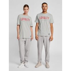 Koszulka Hummel Legacy Loyalty. Szare bluzki damskie Hummel, bez wzorów, sportowe, bez kołnierzyka, bez ramiączek. Za 132.50 zł.