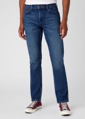 WRANGLER MĘSKIE SPODNIE JEANSOWE WRANGLER GREENSBORO BLUE ARCADE W15QYL31Q 112145844. Niebieskie jeansy męskie Wrangler, z bawełny, biznesowe. W wyprzedaży za 139.99 zł.