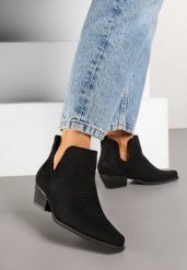 Czarne Botki Typu Kowbojki z Wycięciem na Stożkowym Obcasie Hanrisa. Czarne botki damskie Renee, bez wzorów, z jeansu, boho, bez obcasa, na obcasie, bez zapięcia. Za 139.99 zł.