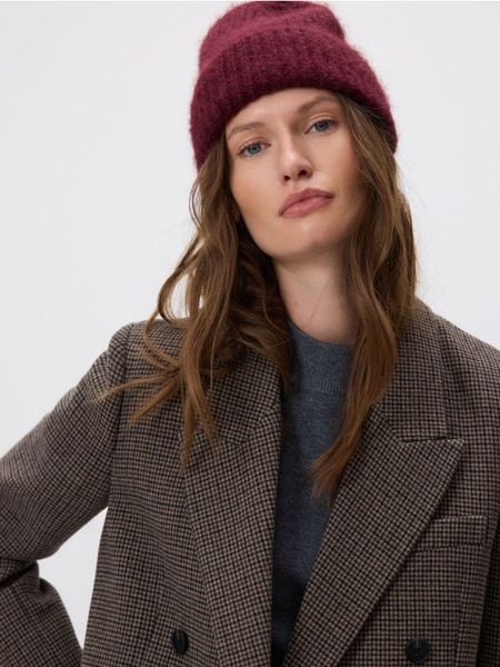 Czapka beanie - bordowy. Czerwone czapki damskie Reserved, bez wzorów. Za 69.99 zł.