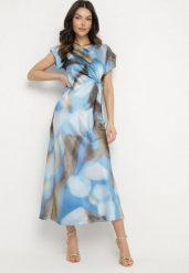 Niebieska Rozkloszowana Sukienka w Abstrakcyjny Print z Ozdobnym Marszczeniem Tillanara. Niebieskie sukienki damskie Born2be, na imprezę, m, bez wzorów, eleganckie, bez kołnierzyka, bez ramiączek, maxi, rozkloszowane. Za 109.99 zł.