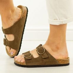 D. Brązowe skórzane klapki damskie Filippo Dk7061/26. Brązowe klapki damskie Filippo, na lato, bez wzorów, z jeansu, casualowe, bez obcasa, bez zapięcia. Za 159.00 zł.