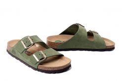 DR. BRINKMANN 700696-07 grun, klapki damskie. Zielone klapki damskie Dr. Brinkmann, bez wzorów, ze skóry, bez obcasa, bez zapięcia. Za 212.41 zł.