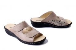 DR. BRINKMANN 700727-08 taupe, klapki damskie. Brązowe klapki damskie Dr. Brinkmann, na lato, bez wzorów, ze skóry, bez obcasa, bez zapięcia. Za 297.42 zł.