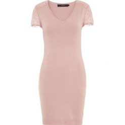 Vero Moda Lassi Glory Sukienka damska z dekoltem w szpic Mist Y Rose (rozmiar XS). Czerwone sukienki damskie Vero Moda, xs, bez wzorów, eleganckie, bez kołnierzyka, bez ramiączek. W wyprzedaży za 147.00 zł.