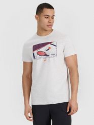 4F T-shirt regular z nadrukiem męski - szary L. Szare koszulki sportowe męskie 4F, l, bez wzorów, z bawełny, bez ramiączek, tenisowe. W wyprzedaży za 39.99 zł.