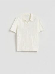 Bawełniany sweter polo - biały. Białe swetry męskie Reserved, l, bez wzorów, z bawełny, bez kołnierzyka, bez ramiączek. Za 119.99 zł.