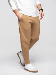 Spodnie męskie dresowe ze ściągaczem przy nogawce BASIC jogger - brązowe V2 - Rozmiar: L. Brązowe spodnie sportowe męskie Ombre Clothing, l, z aplikacjami, z bawełny, trekkingowe. W wyprzedaży za 118.99 zł.