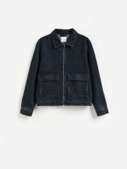 Jeansowa kurtka z kołnierzem - granatowy. Niebieskie kurtki męskie Reserved, l, bez wzorów, z denimu, bez kaptura. Za 179.99 zł.