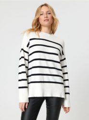 Sweter w paski - kremowy. Białe swetry nierozpinane damskie Sinsay, l, bez wzorów, z dzianiny, klasyczne, bez kołnierzyka, bez ramiączek. Za 59.99 zł.